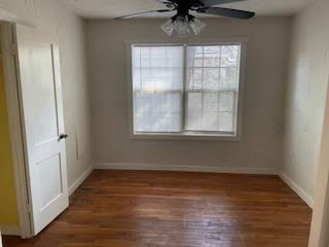 Building Photo - 2/1 with a fenced yard. Cute little house