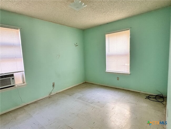 Building Photo - 317 Yale St