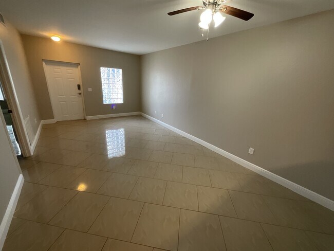 Foto del edificio - 8555 Bernwood Cove Loop