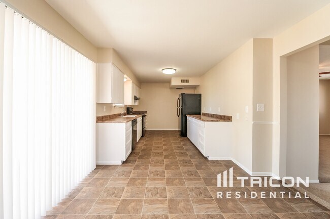 Building Photo - 634 N Cliff Cir