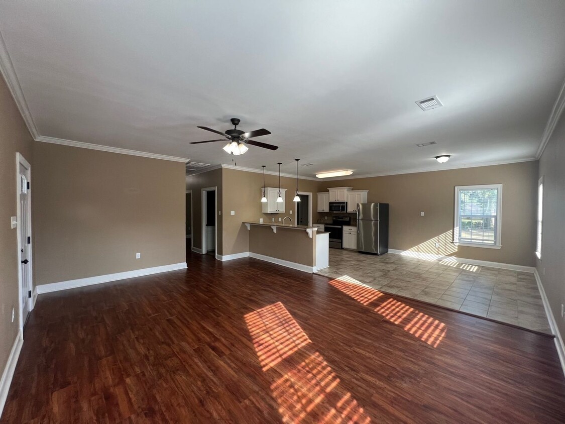 Foto principal - 3BR/2BA IN DENHAM SPRINGS