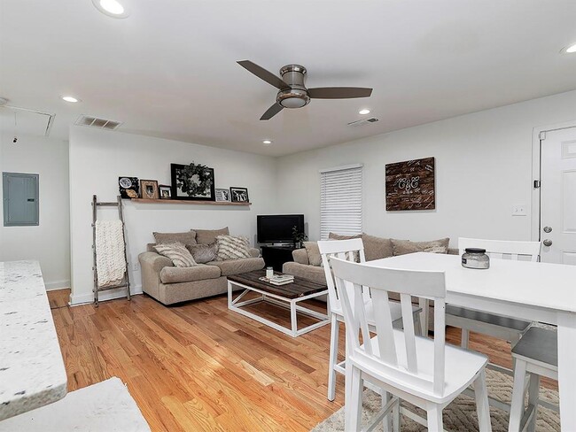 Foto del edificio - 3940 Forrest Ct