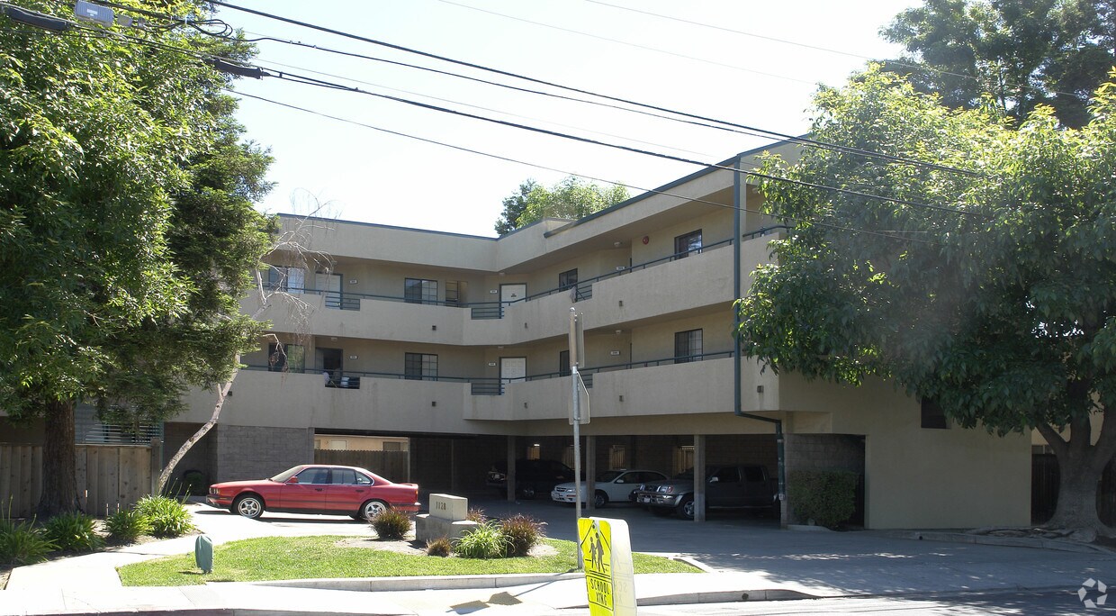 Building Photo - 1128 Lacey Ln