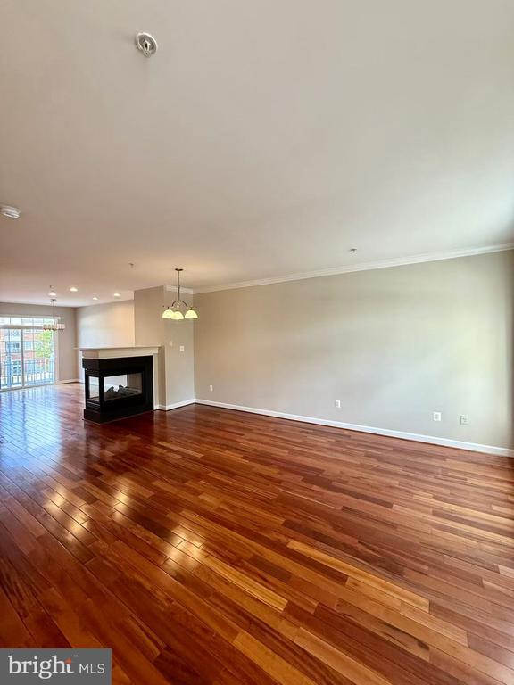 Building Photo - 612 Garden View Square