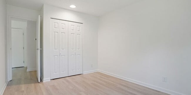 Building Photo - 1000 W Moorhead Cir