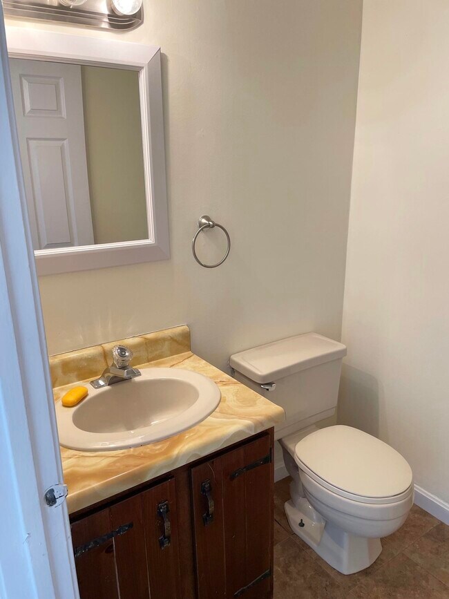 95 E Ridge Rd Unit 95, Merrimack, NH 03054 Condo for Rent in