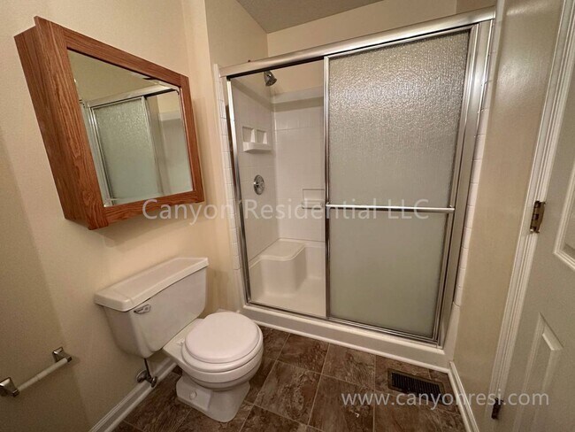 Foto del edificio - Beautiful 3b, ready to move in!