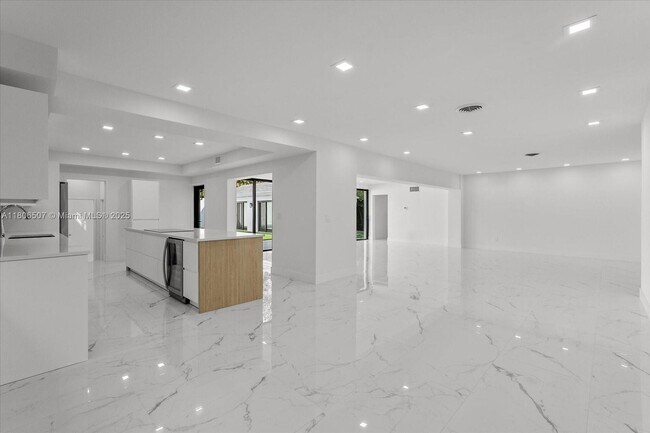 Foto del edificio - 112 E 1st Ct
