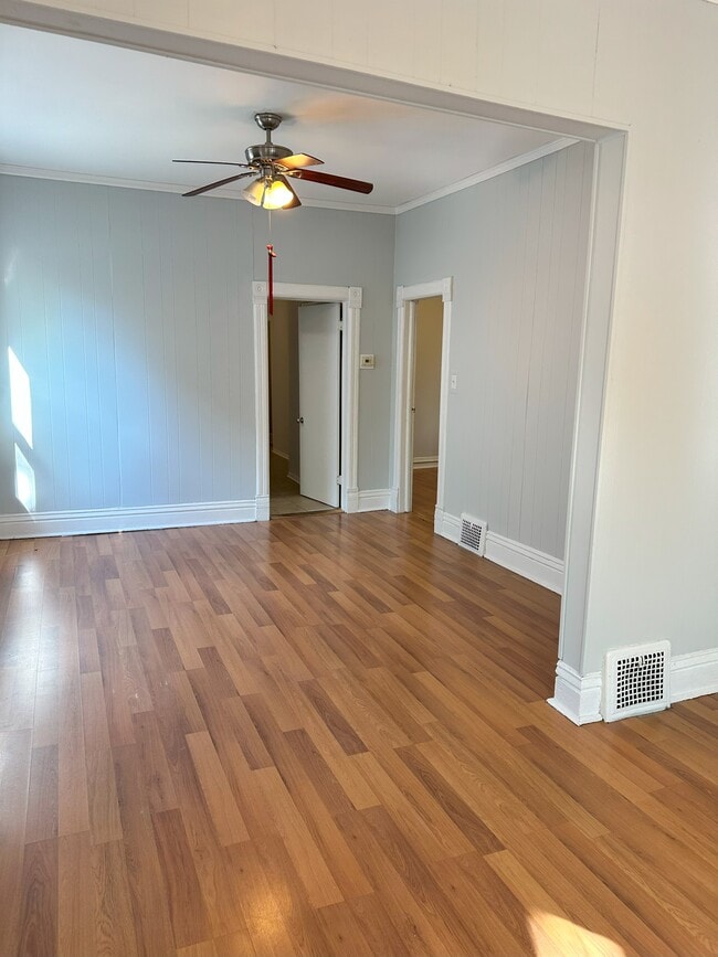 Building Photo - 3842 N Paulina St