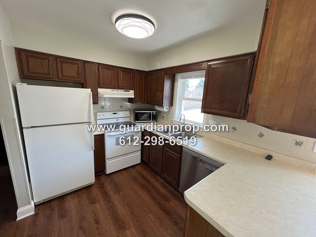 Foto del edificio - Shoreview House Available Now, Updated Ful...