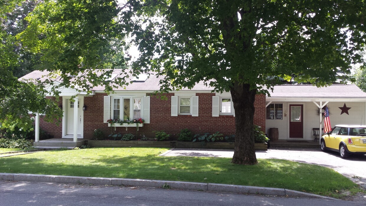 Street View - 414 Centre St