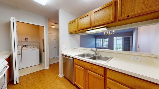 Building Photo - 2767 S Knightsbridge Cir