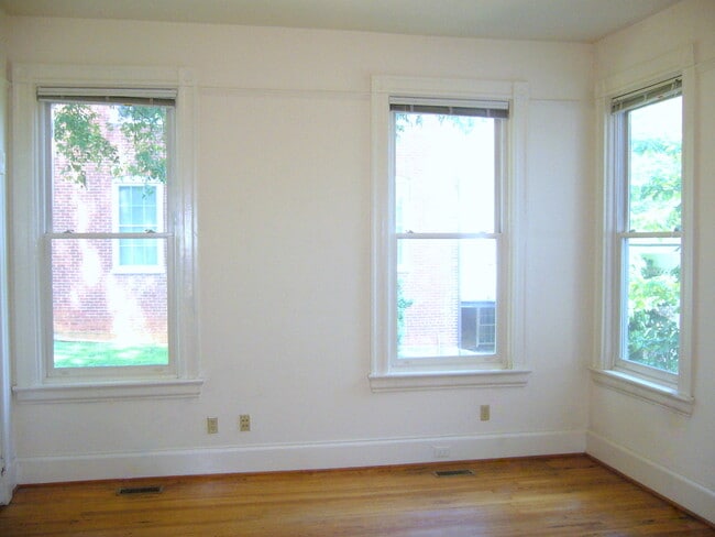 Building Photo - 1205 Wertland St