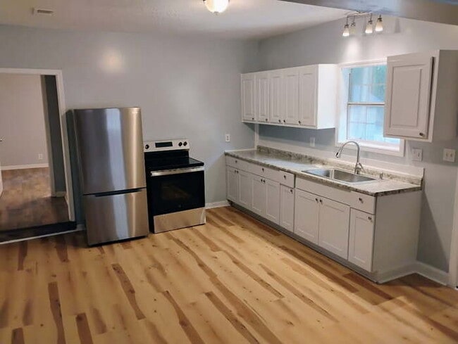 Building Photo - Single Family