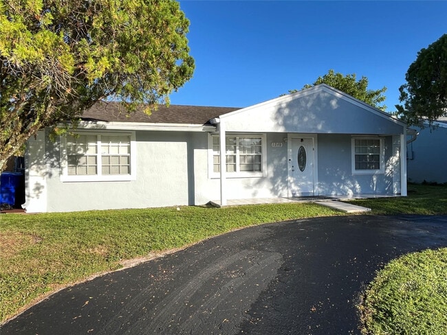 Foto del edificio - 1240 SW 73rd Ave