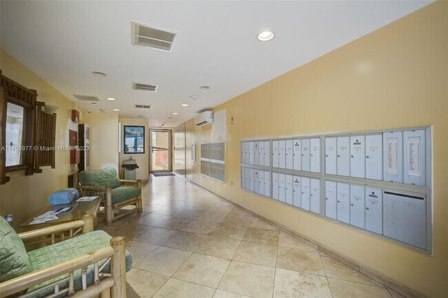 Foto del edificio - 7620 Carlyle Ave