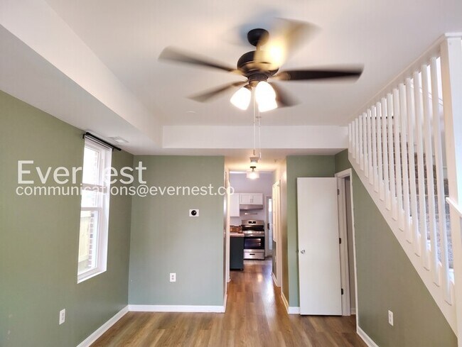 Foto del edificio - 217 E 5th St