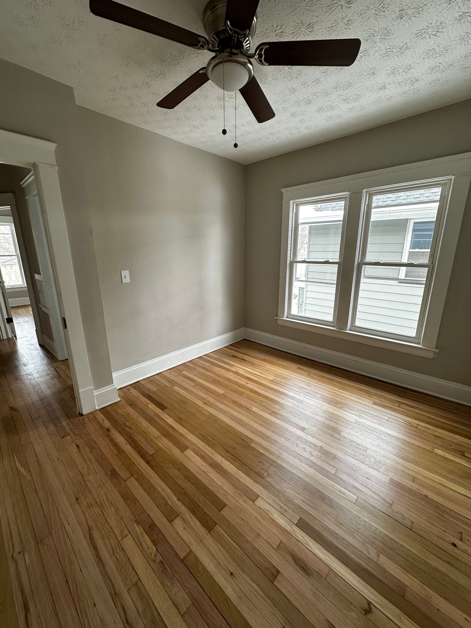 1314 W 106th St Cleveland, OH 44102 – photo 3