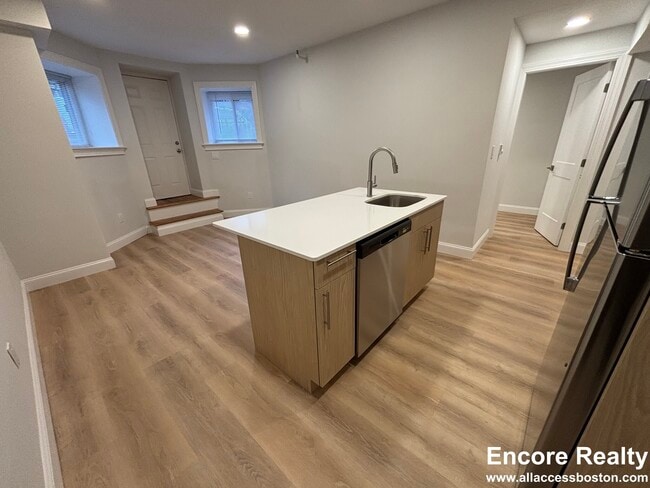 Building Photo - 529 Beacon St