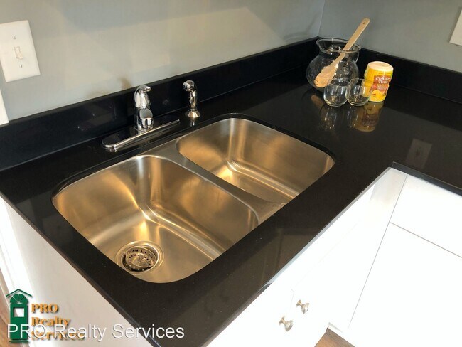 Building Photo - 3 br, 1 bath House - 1520 Dayton Ave