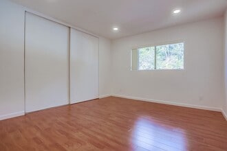 Building Photo - 265 Loma Alta Dr