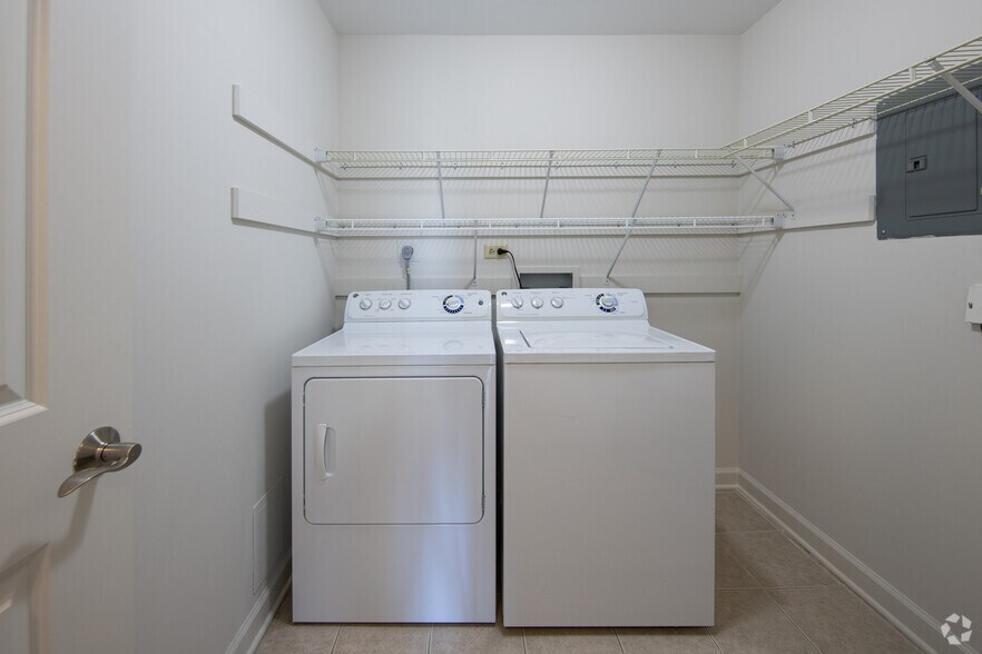 Americana Apartments - 1755 Lake Cook Rd Highland Park, IL 60035