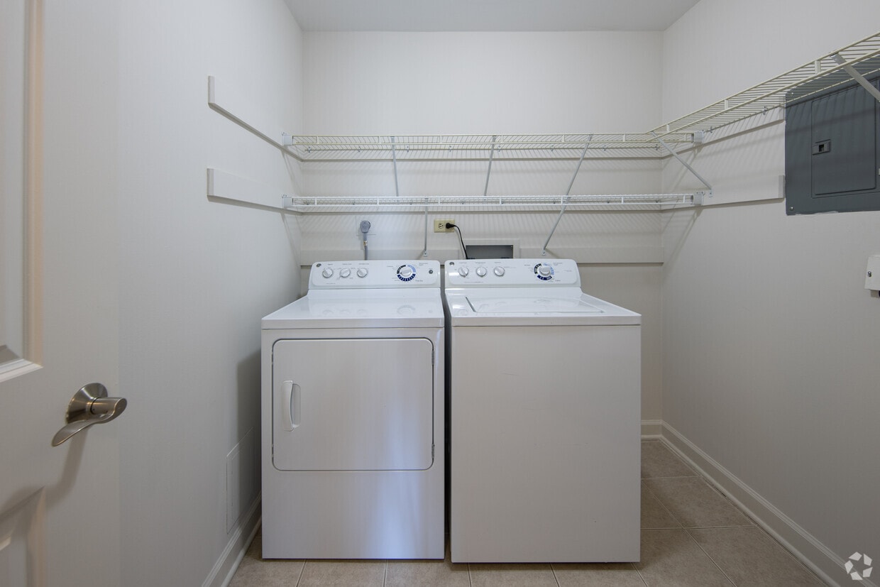 L’Appartement AMERICANA N/S Fooded P/O Americana Apartments - 1755 Lake Cook Rd Highland Park, IL