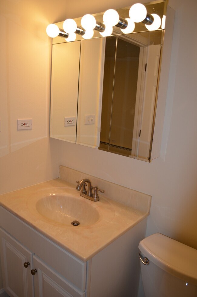 Foto del edificio - 2407 North Kennicott Drive