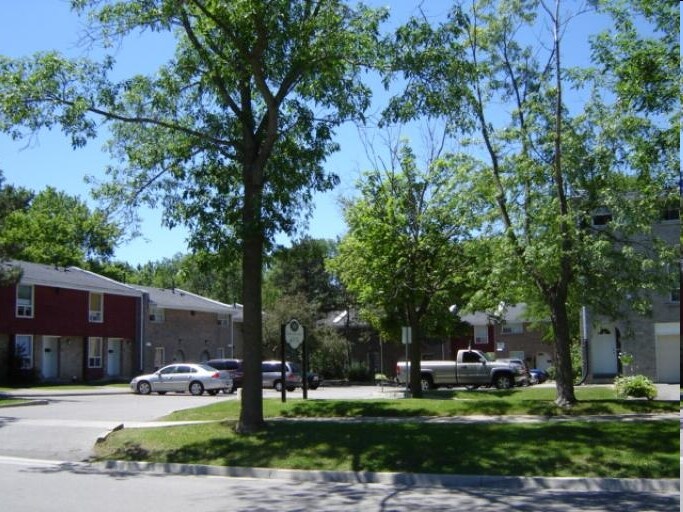 Creekside Townhomes 560 Waverly St N Oshawa, ON