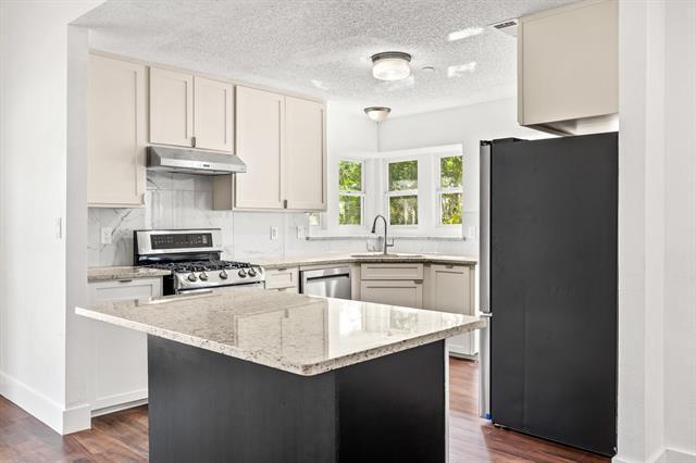 Building Photo - 3005 Club Hill Dr