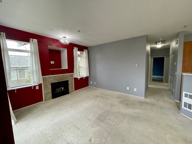 Building Photo - Sammamish Townhouse...