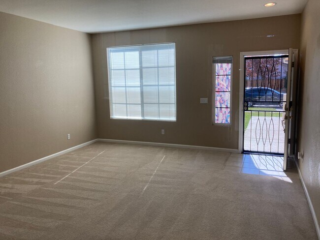 Building Photo - Beautiful Home, Available Now & Just Reduced