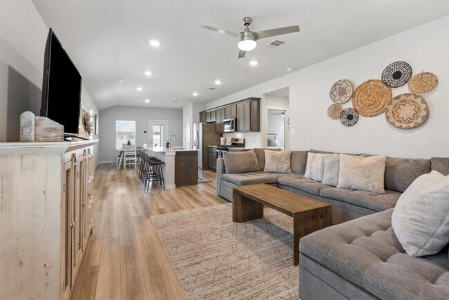 Foto del edificio - 929 Kickapoo Ln
