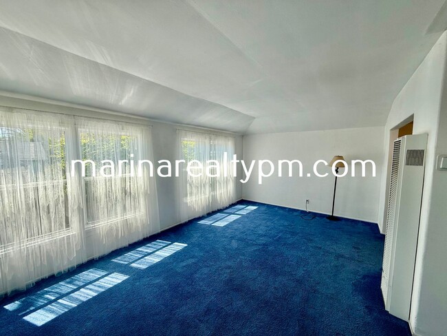 Foto del edificio - 1716 Marin St