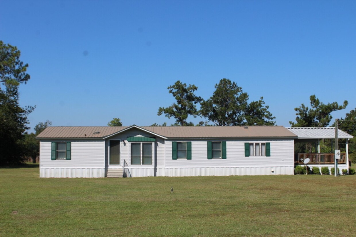 Primary Photo - Lovely Doublewide in Grand Ridge, FL