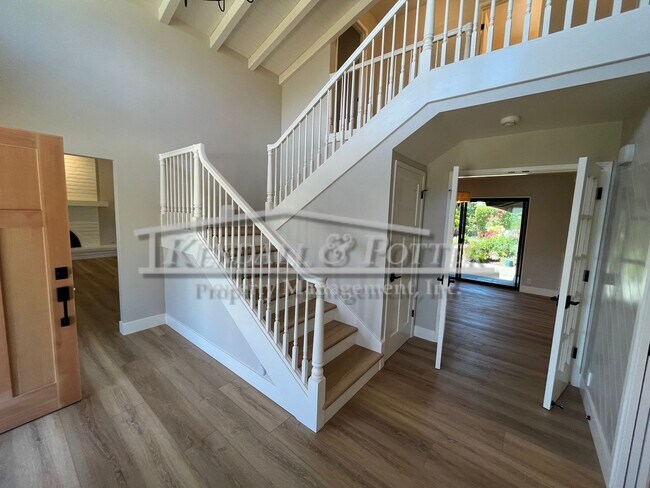 Building Photo - Beautifully Remodeled 4 Bed/2 Full Bath + 2 1/2 Bath Country Club Park Home