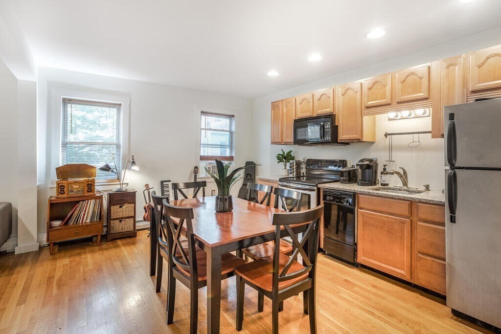 Foto principal - 683 E 2nd St