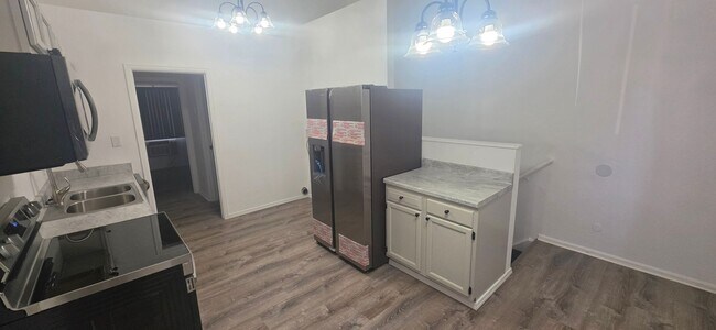 Foto del edificio - 1705 Oakshire Ln