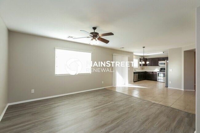 Building Photo - 4 Bedroom Pet-Friendly Home in Phoenix, AZ with Main Street Renewal