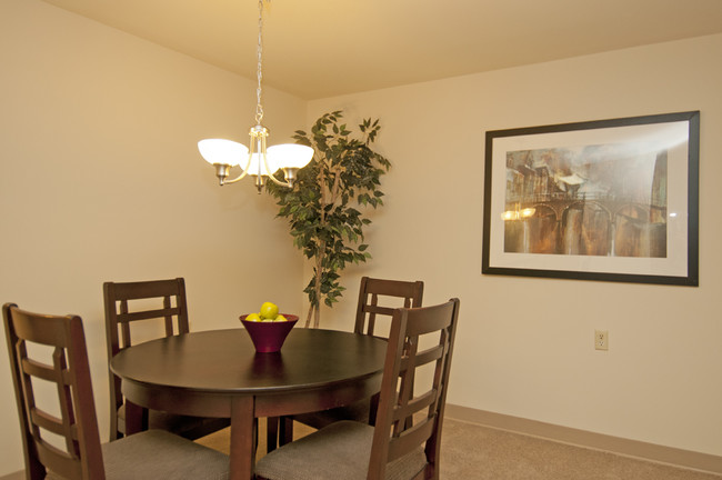 Dining Room - Pikeswood Park Apartments