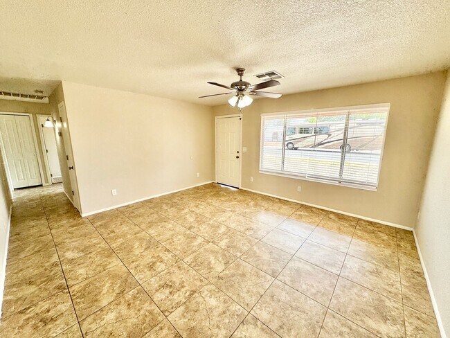 Foto del edificio - Fantastic 3 Bedroom/2 Bath Single Level Home & NO HOA!  Schedule a Showing Today!