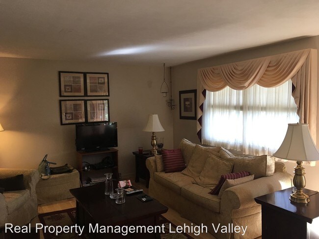 Foto del edificio - 7340 W Hillcrest Ln