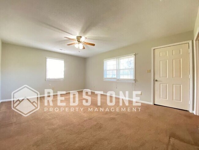 Building Photo - 2 Bed, 1.5 Bath - House