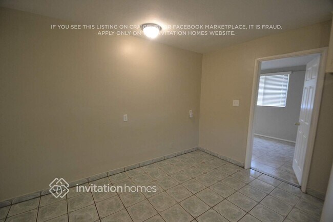 Building Photo - 3630 E Oak St