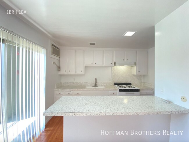 Building Photo - 511 N Kenmore Ave Los Angeles, CA 90004