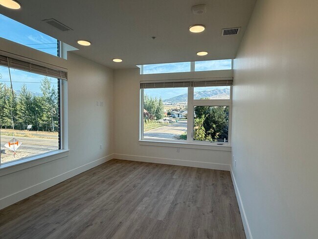 Foto del edificio - New construction - Valley Apartments