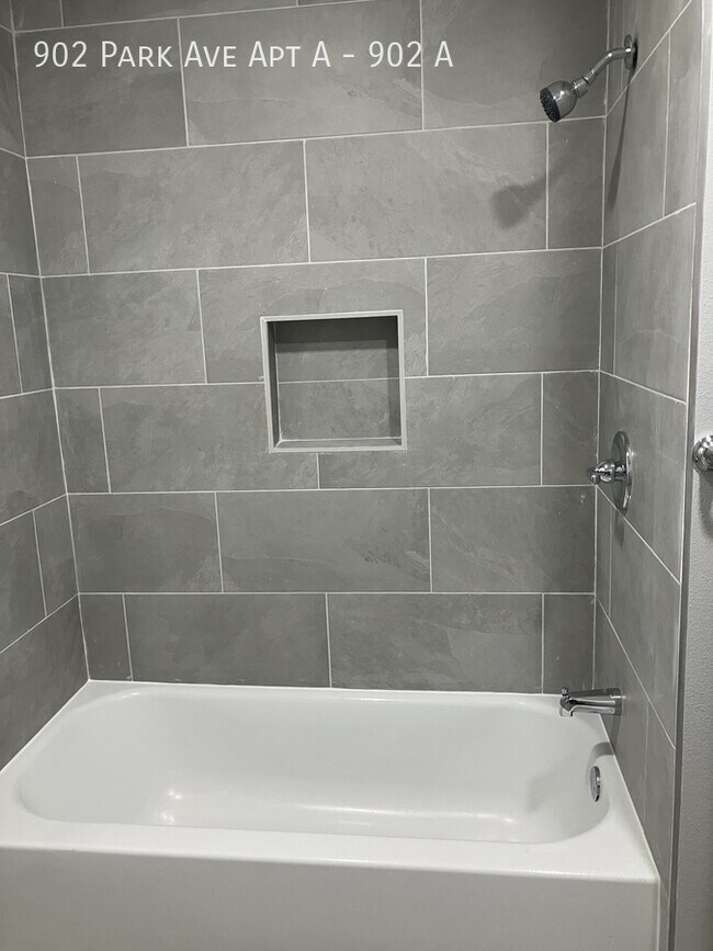 Foto del edificio - 902 Park Ave W