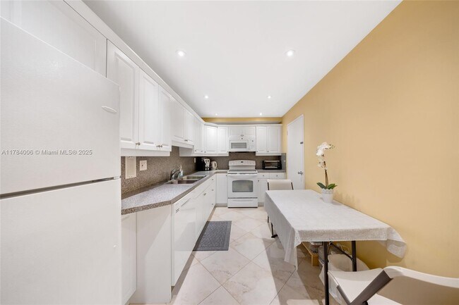 Foto del edificio - 4250 Galt Ocean Dr
