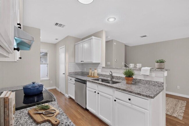 Foto del edificio - 2318 Riddle Rd
