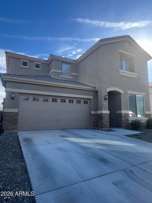 Building Photo - 1213 E Shangri La Rd